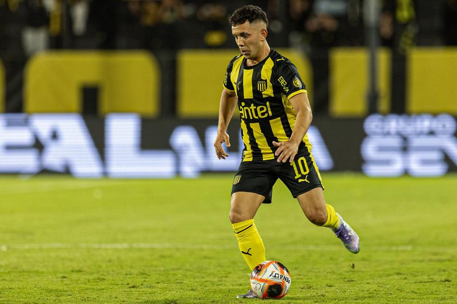 Peñarol: Leonardo Fernández viajará a Madrid para evaluar su operación de rodilla