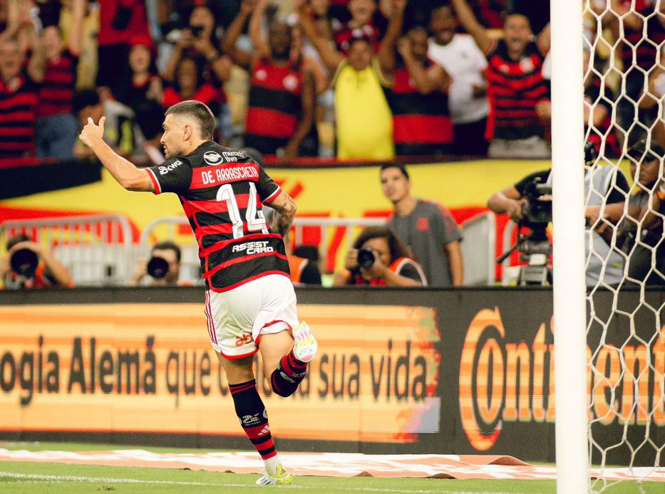 De Arrascaeta protagonizará un homenaje de Flamengo a la leyenda Oscar Schmidt