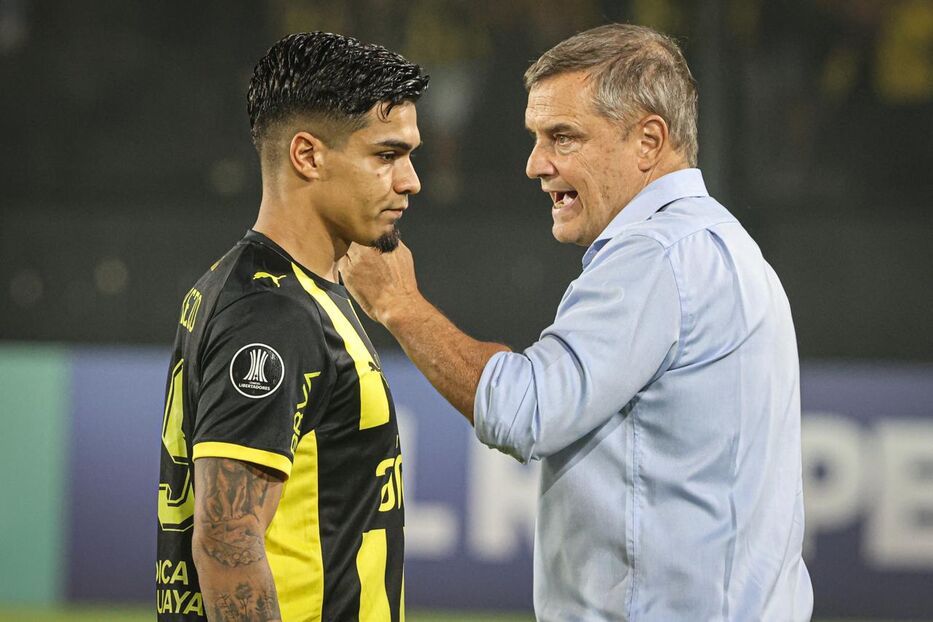 Peñarol: Matías Arezo no fue convocado ante Juventud por una sobrecarga muscular