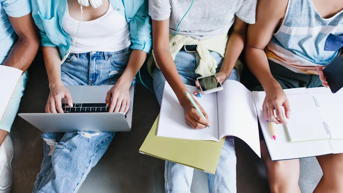 Empezar un liceo hoy: el verdadero desafío no es abrir aulas, es convocar a los adolescentes
