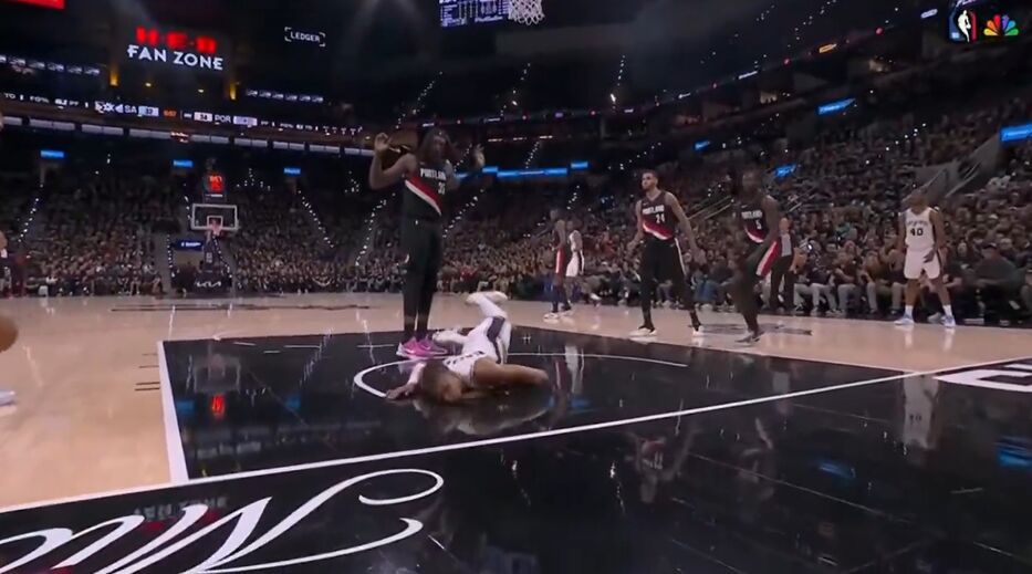 NBA: Wembanyama tuvo conmoción cerebral por brutal golpe; ganaron Lakers, Blazers y 76ers