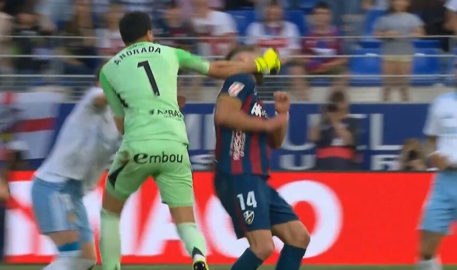 España: el argentino Andrada fue expulsado, pegó una piña y desató una hecatombe